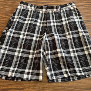 Izod Performx black and white plaid golf shorts size 34